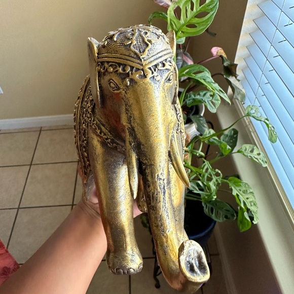 Decorative Brass tone Elephant Figurine - Picture 8 of 8